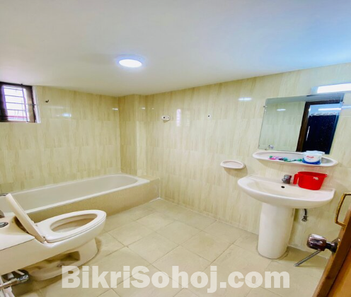 Luxurious 3-Bed Flat for Rent in Bashundhara R/A